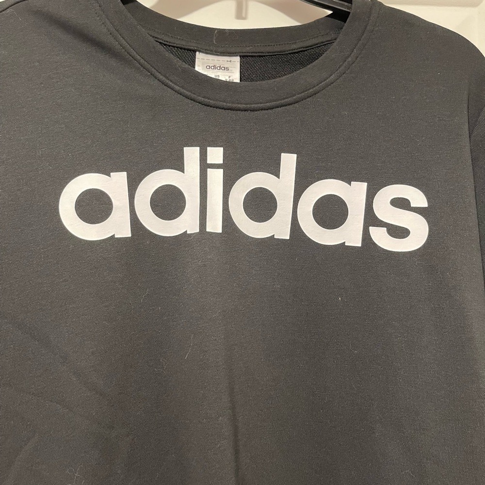 Women Adidas’s crew neck